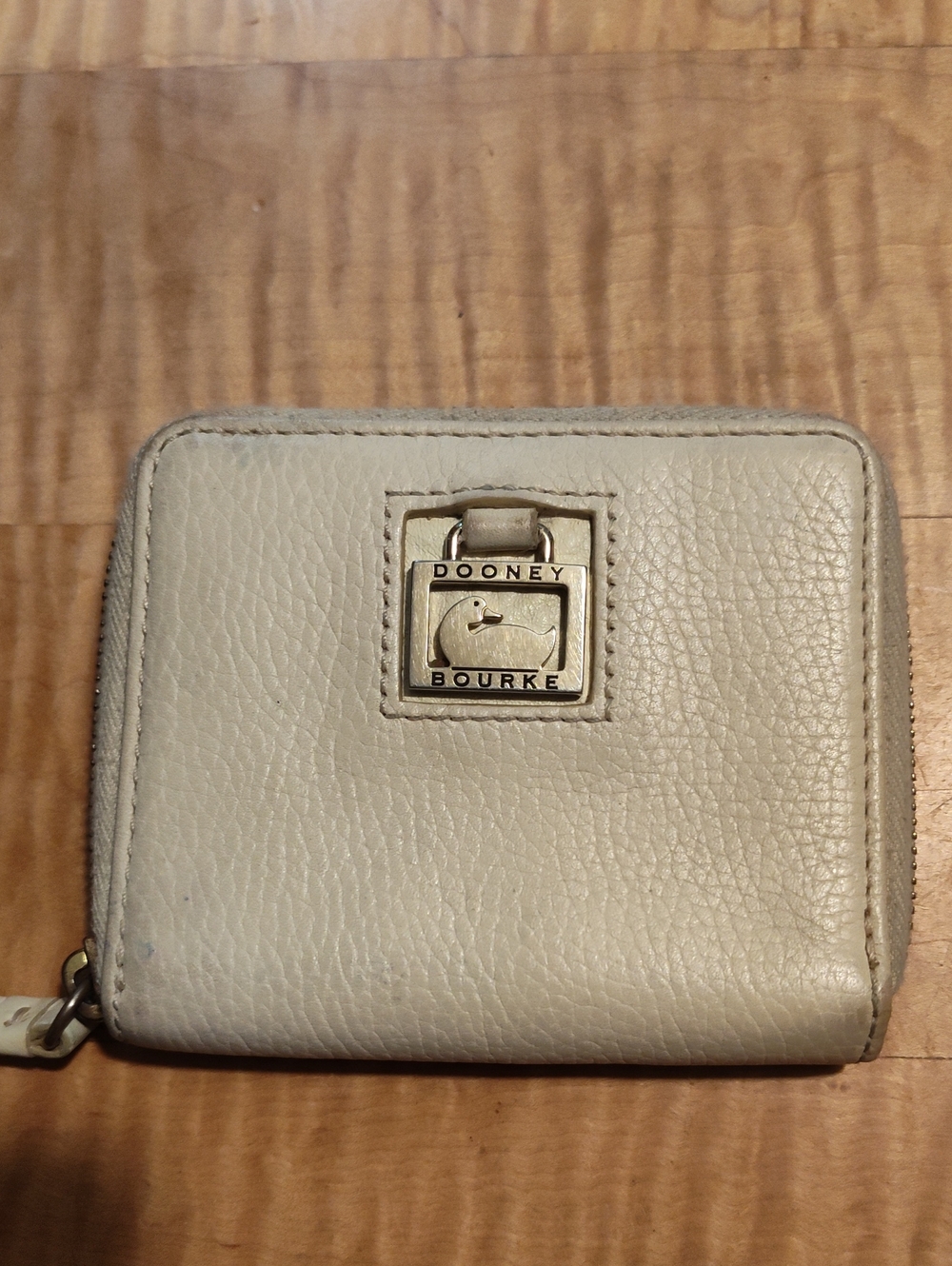 Dooney & Bourke Cream Leather Zip Card Wallet with Logo Plaque
